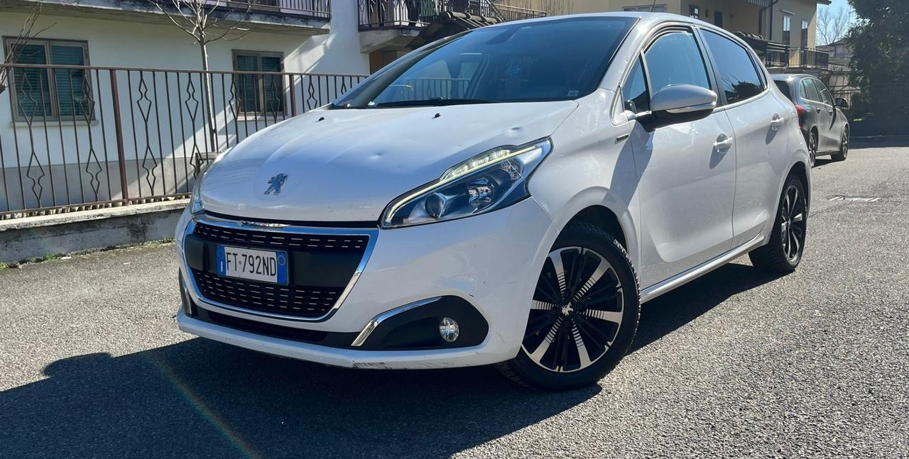 Peugeot 208 PureTech 82 Stop&Start 5 porte Signature