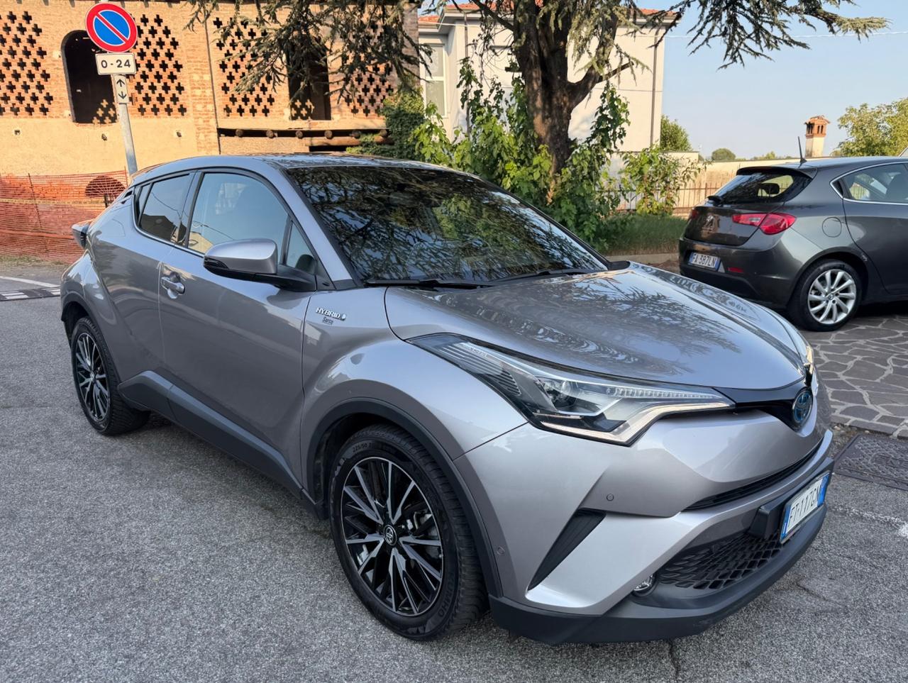 Toyota C-HR 1.8 Hybrid E-CVT Lounge