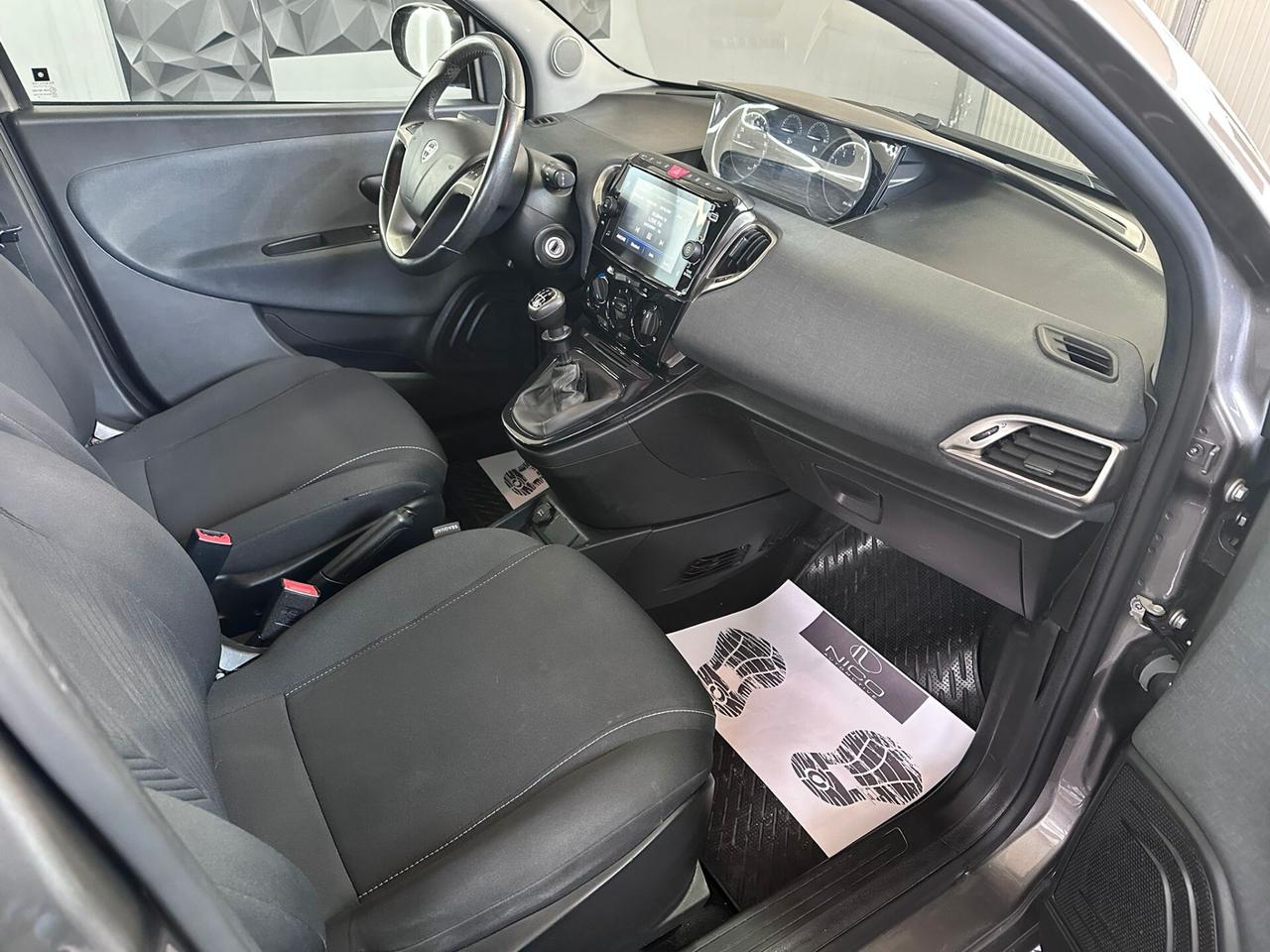 Lancia Ypsilon 1.0 FireFly 5 porte S&S Hybrid Alberta Ferretti