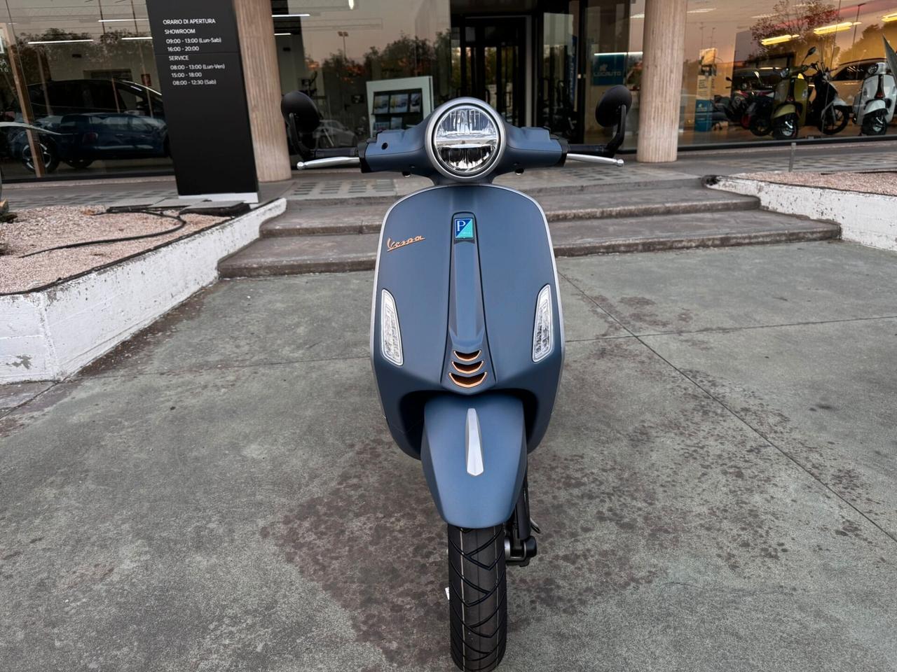VESPA PRIMAVERA 125 OFFICINA 8