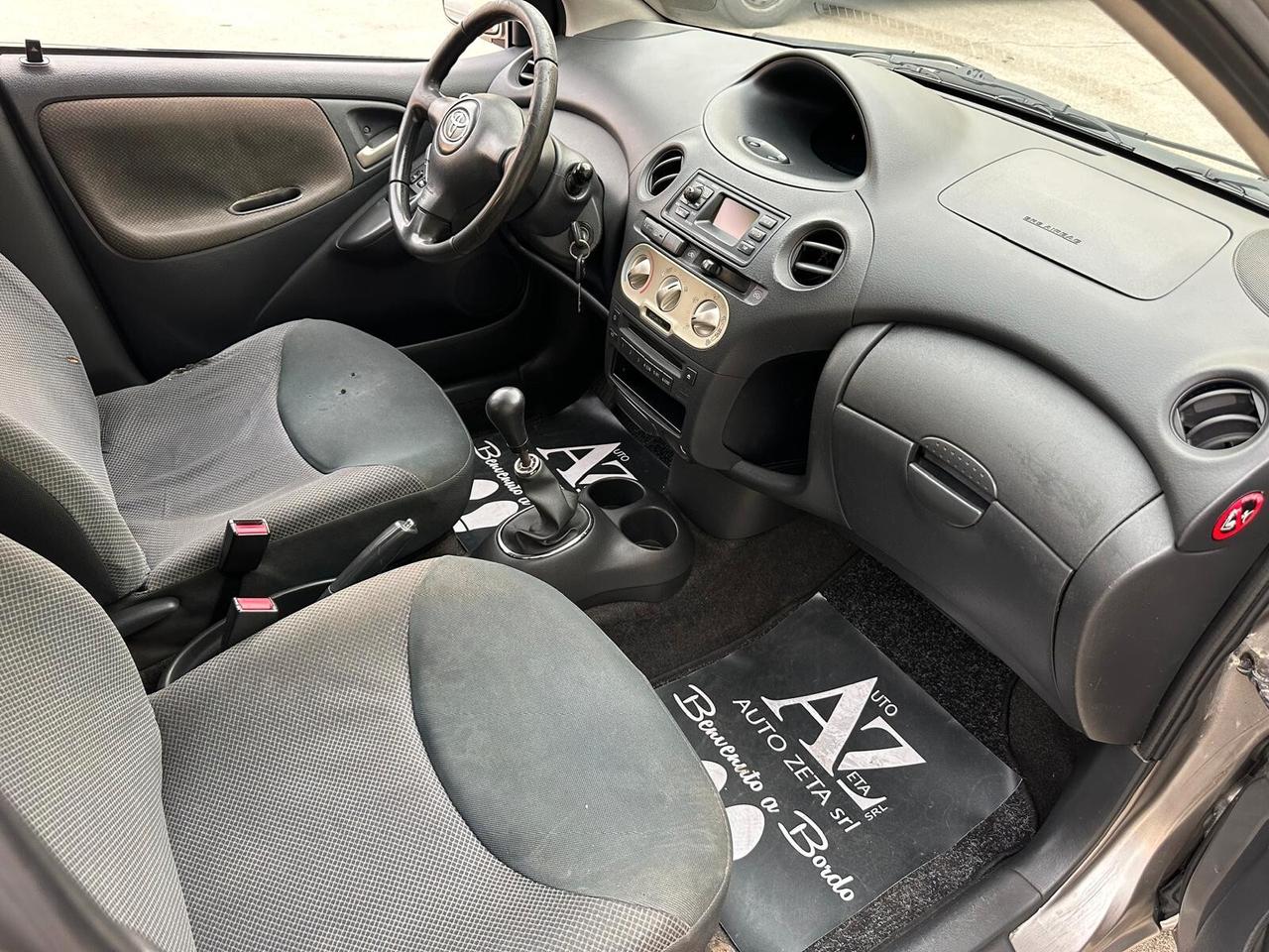 Toyota Yaris 1.3i 16V cat 5 porte Sol