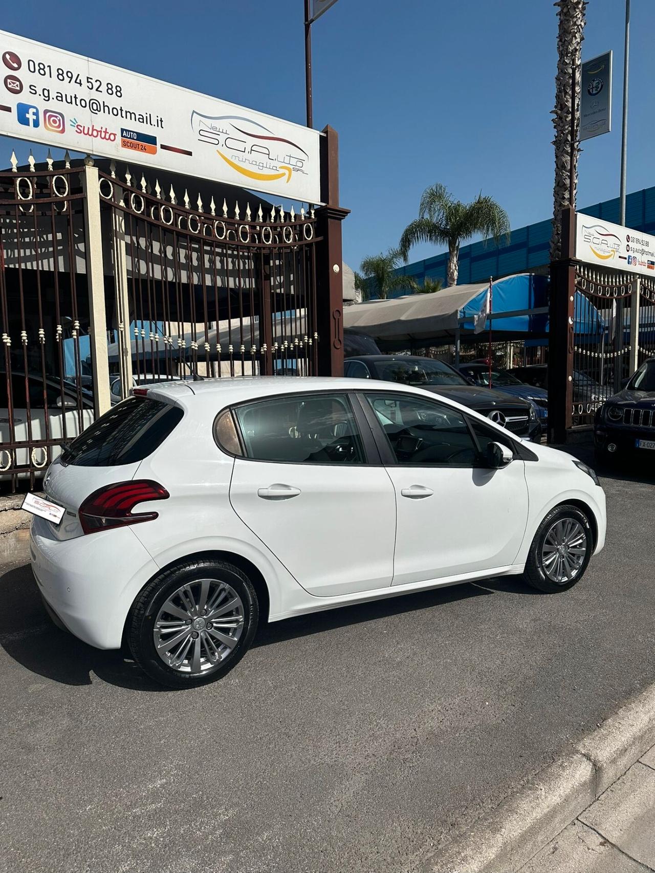 Peugeot 208 PureTech 82 5p. GPL Allure