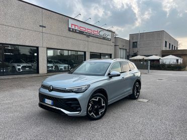 Volkswagen Tiguan 2.0 tdi R-Line Plus 150cv dsg Tetto Gancio Traino