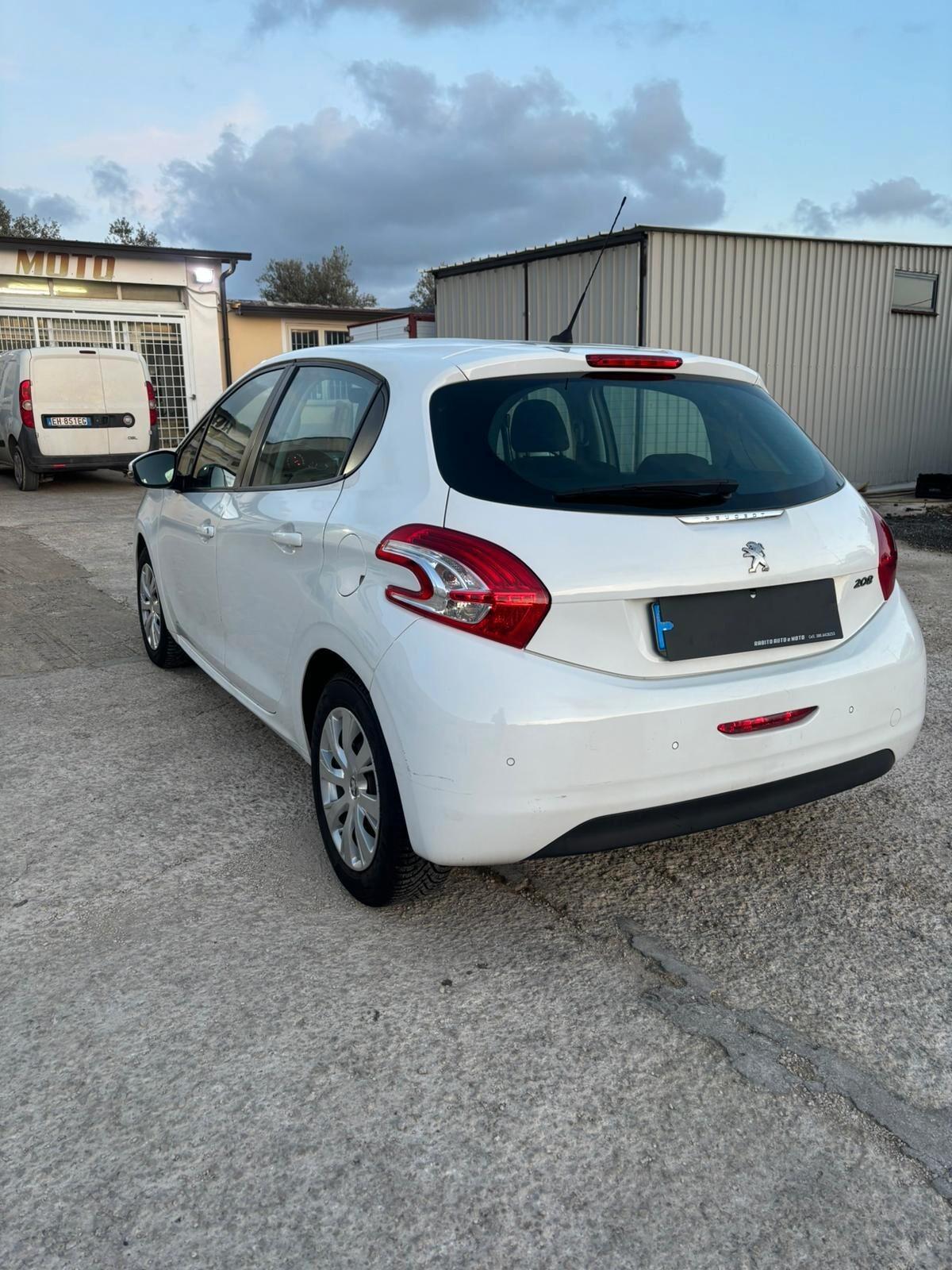 Peugeot 208 1.4 HDi 68 CV 5 porte Allure