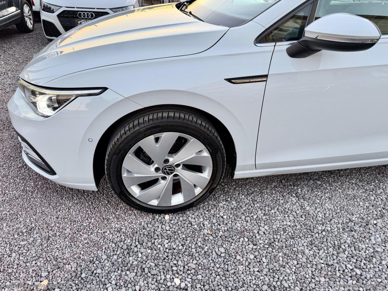 VOLKSWAGEN Golf 1.5 TSI 150CV Style NAVI IQ-LIGHT RETROCAMERA