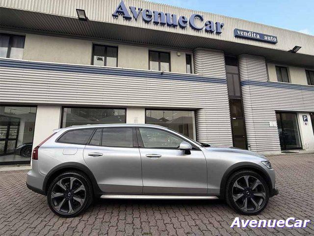 VOLVO V60 Cross Country 2.0 b4 Business Pro awd CERCHI 20' TELECAMERA POST