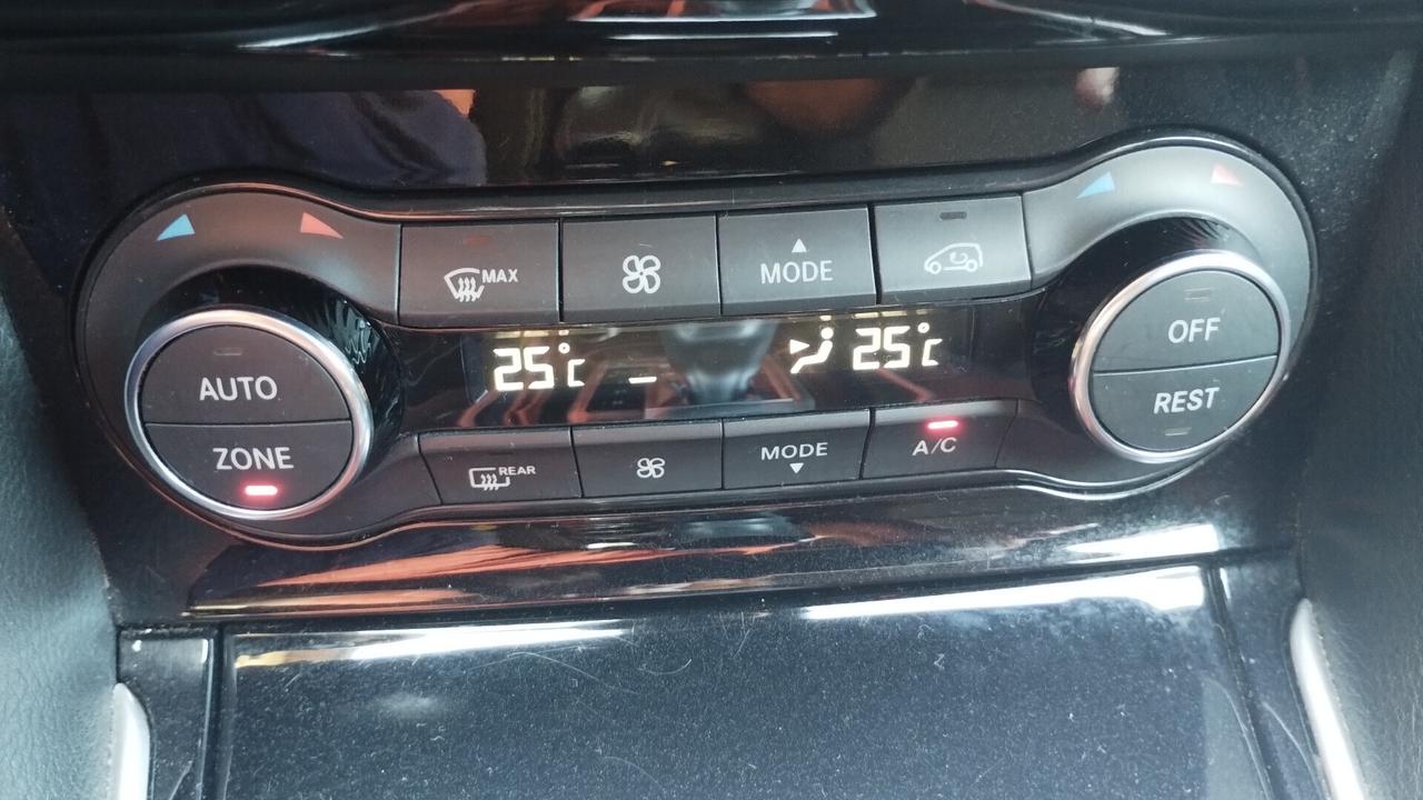 Infiniti Q30 1.5 diesel Premium