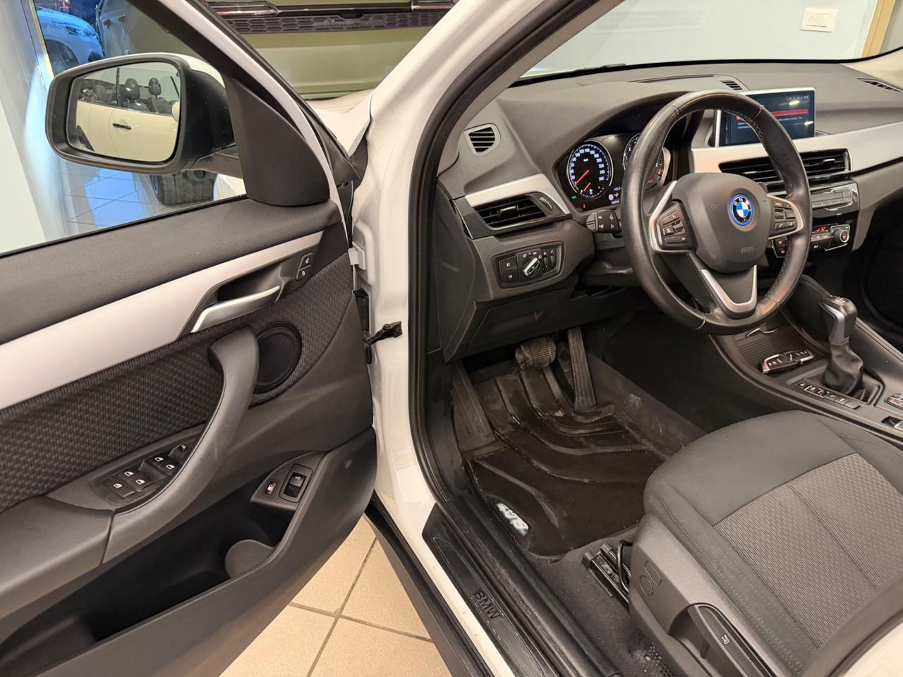 X1 xDrive25e Advantage iva 220 cv