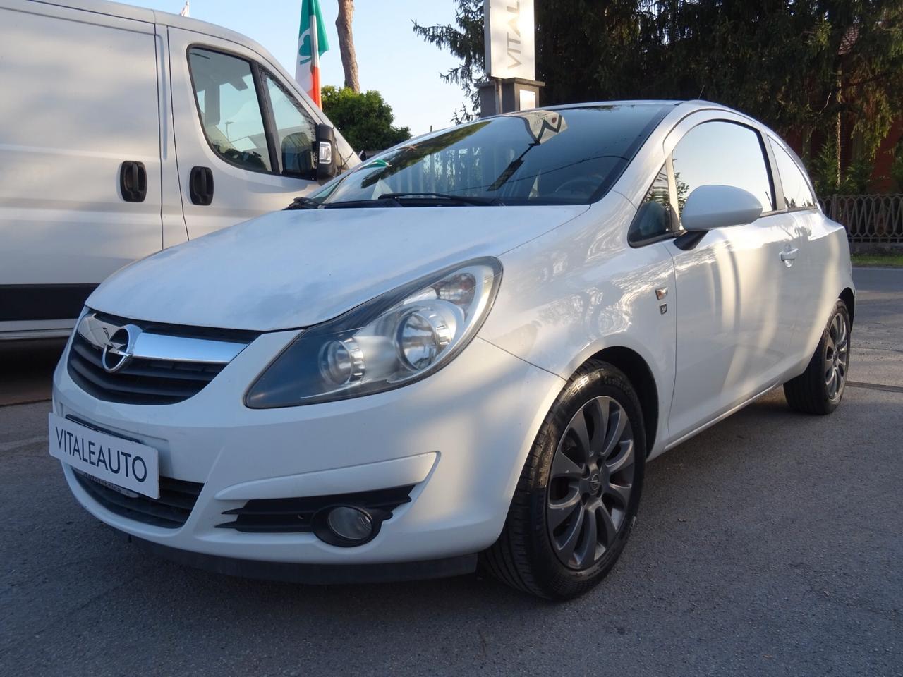 Opel Corsa 1.2 3 porte Club OK NEOPATENTATI