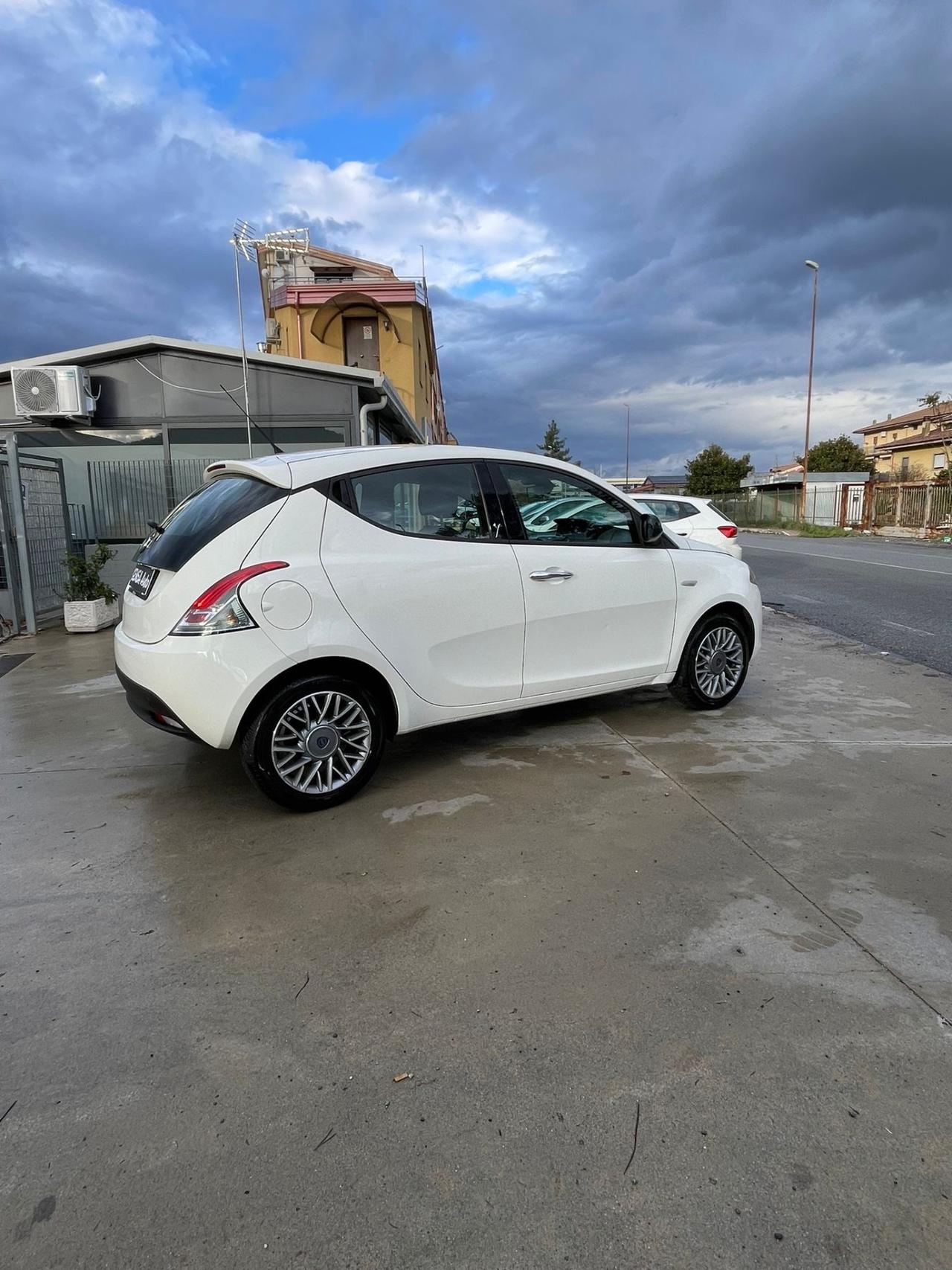 Lancia Ypsilon 1.3 MJT