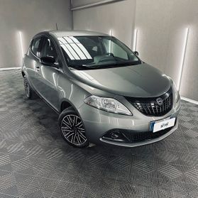 Lancia Ypsilon 1.0 FireFly 5 porte S&S Hybrid Silver