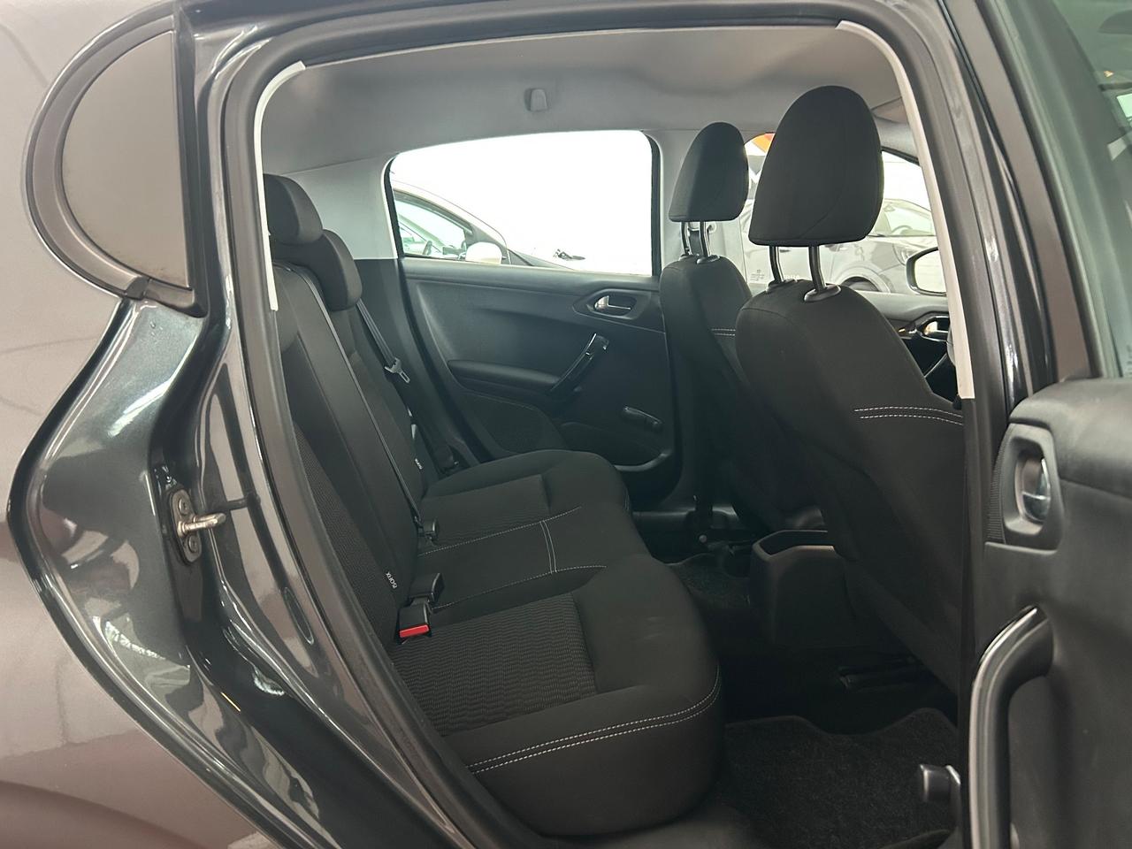 Peugeot 208 PureTech 82 5 porte Allure