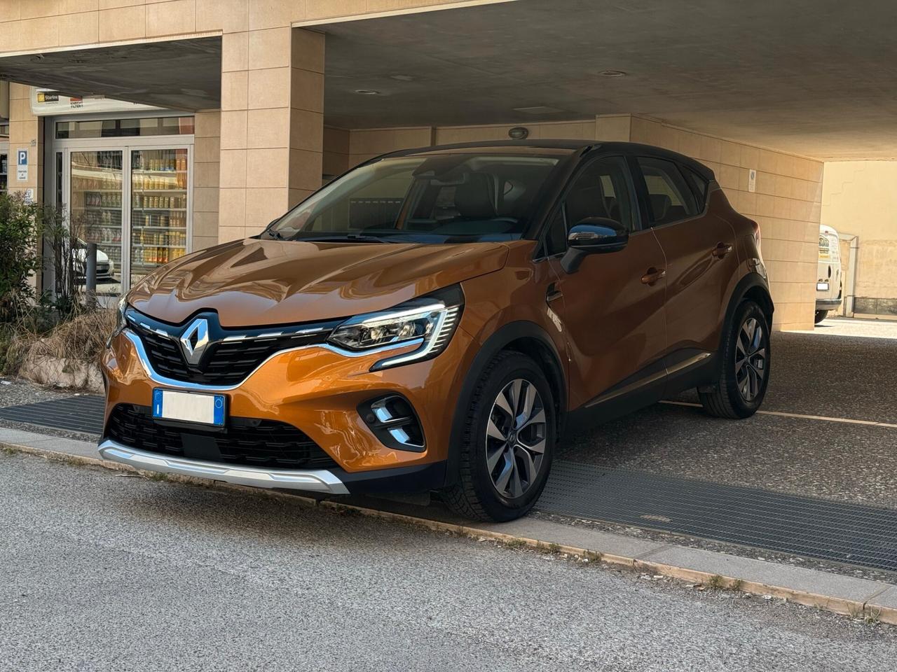 Renault Captur Plug-in Hybrid E-Tech 160 cv Initiale Paris