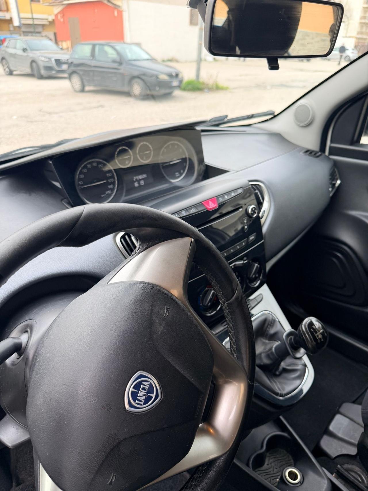 Lancia Ypsilon 0.9 TwinAir 85 CV 5 porte Metano Ecochic Elefantino