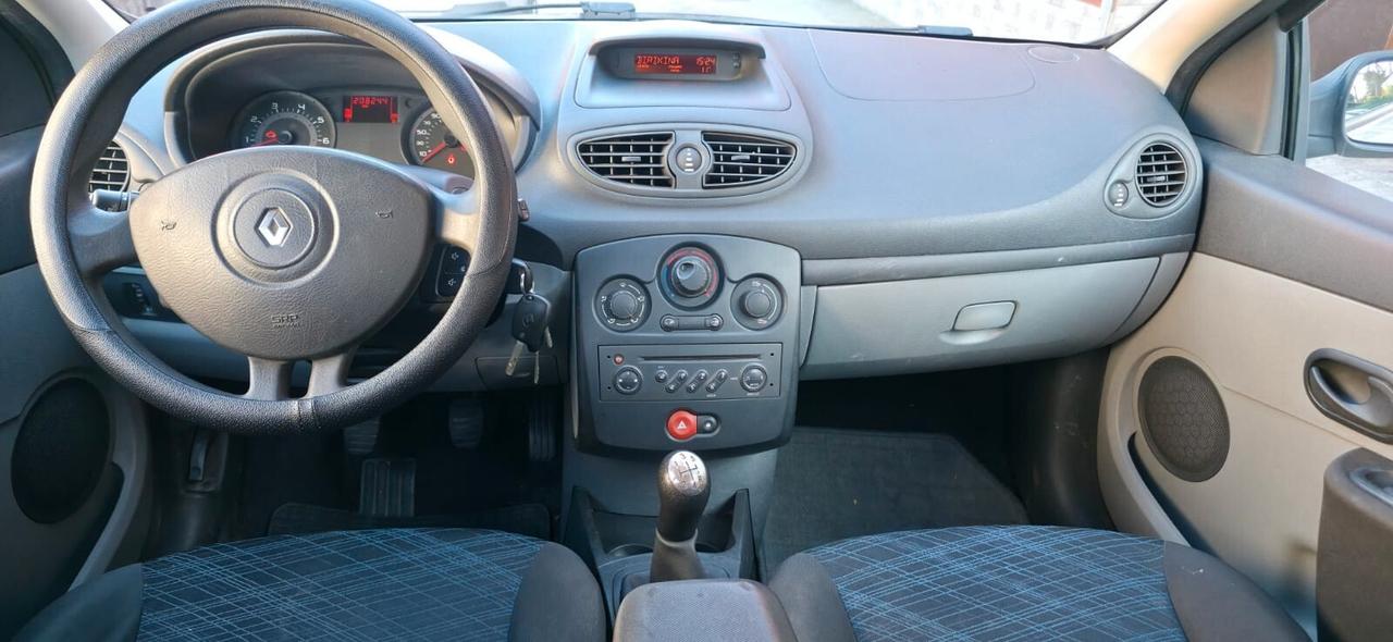 Renault Clio 1.2 16V 5 porte Luxe neopatentati