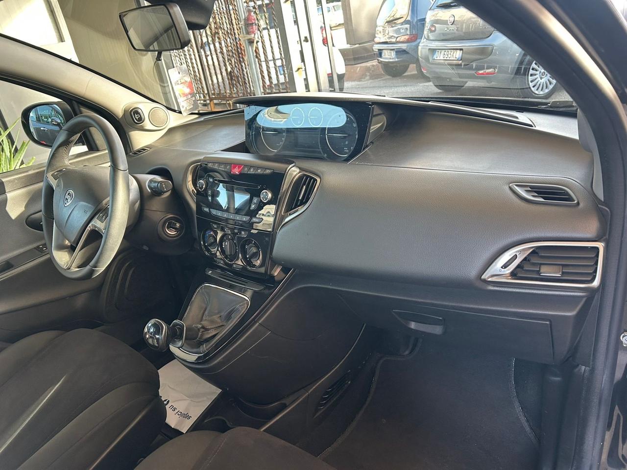 Lancia Ypsilon 1.2 69 CV 5 porte Platinum