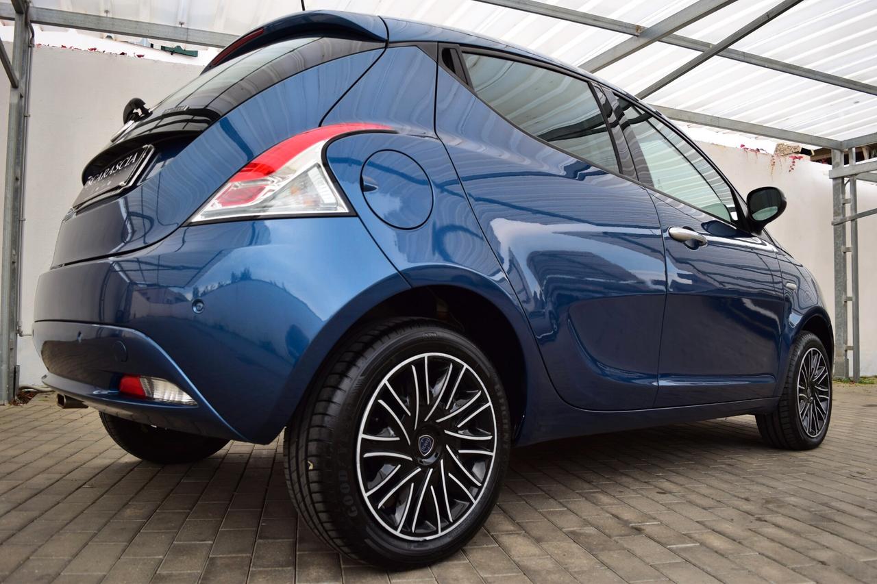 Lancia Ypsilon 1.0 Firefly Hybrid 70 cv Gold