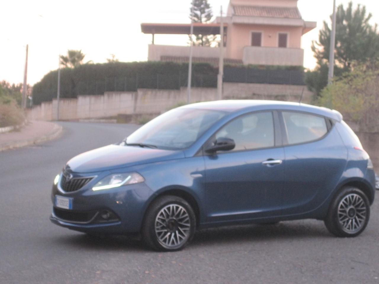 Lancia Ypsilon 1.0 FireFly 5 porte S&S Hybrid Platino