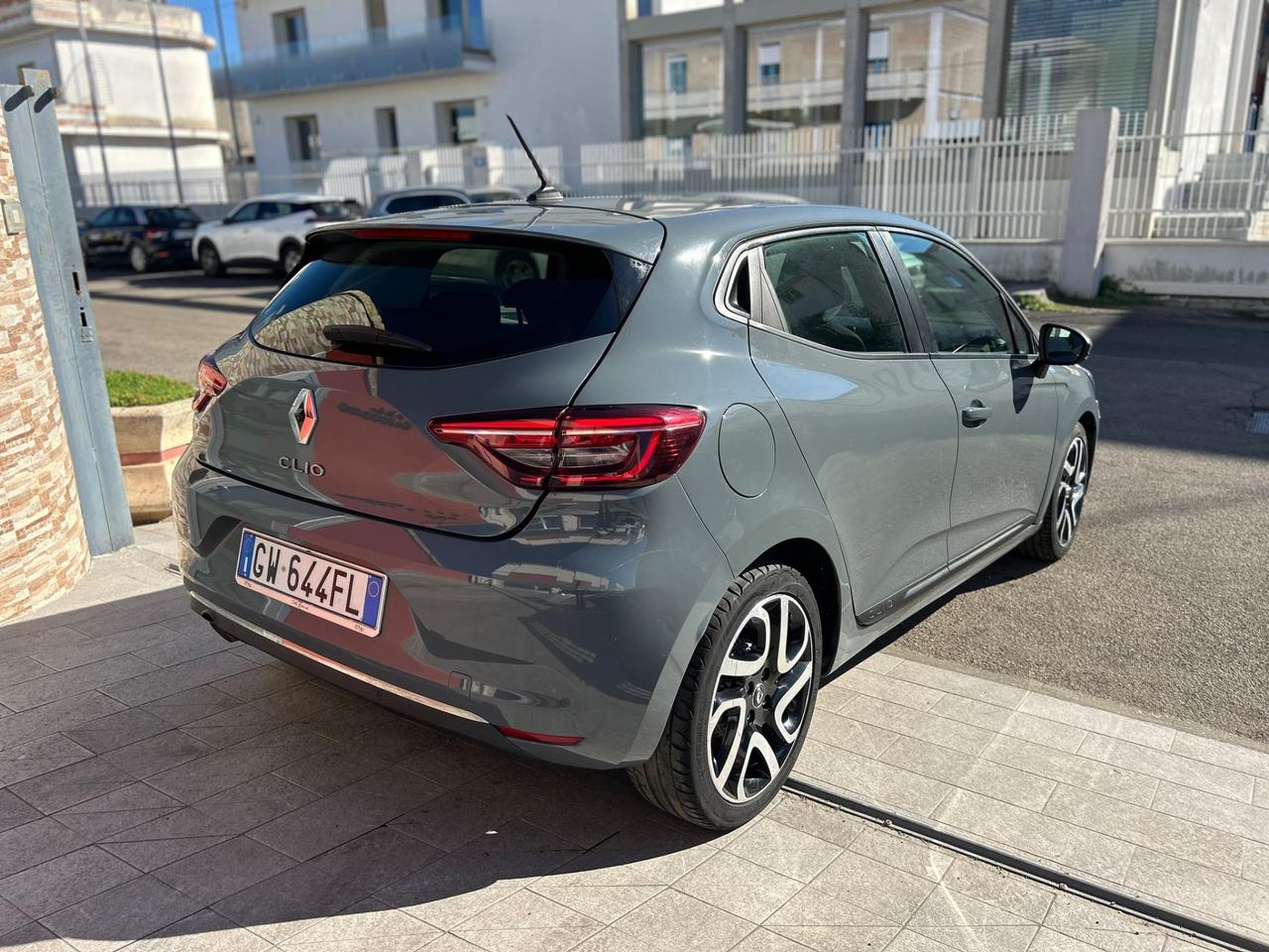 Renault Clio TCe 100 CV GPL Zen-2021 LED/17"/NAVI