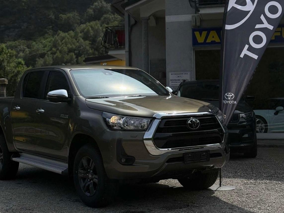 Toyota Hilux 2.8 D-4D A/T 4WD 48V 4 porte Double Cab Lounge