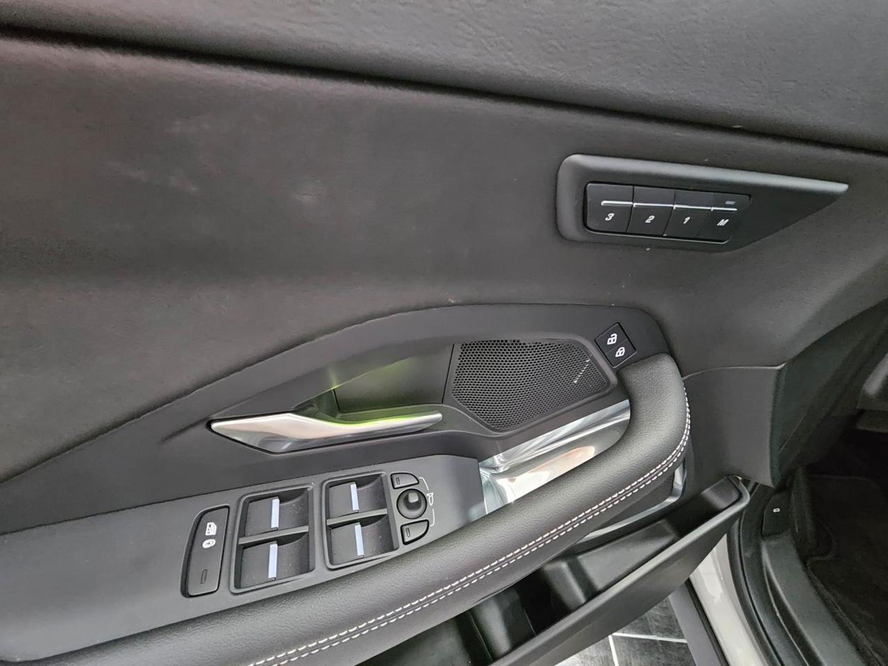 Jaguar E-Pace R-Dynamic SE Navi Camera Tetto C.20" LED BlackPack