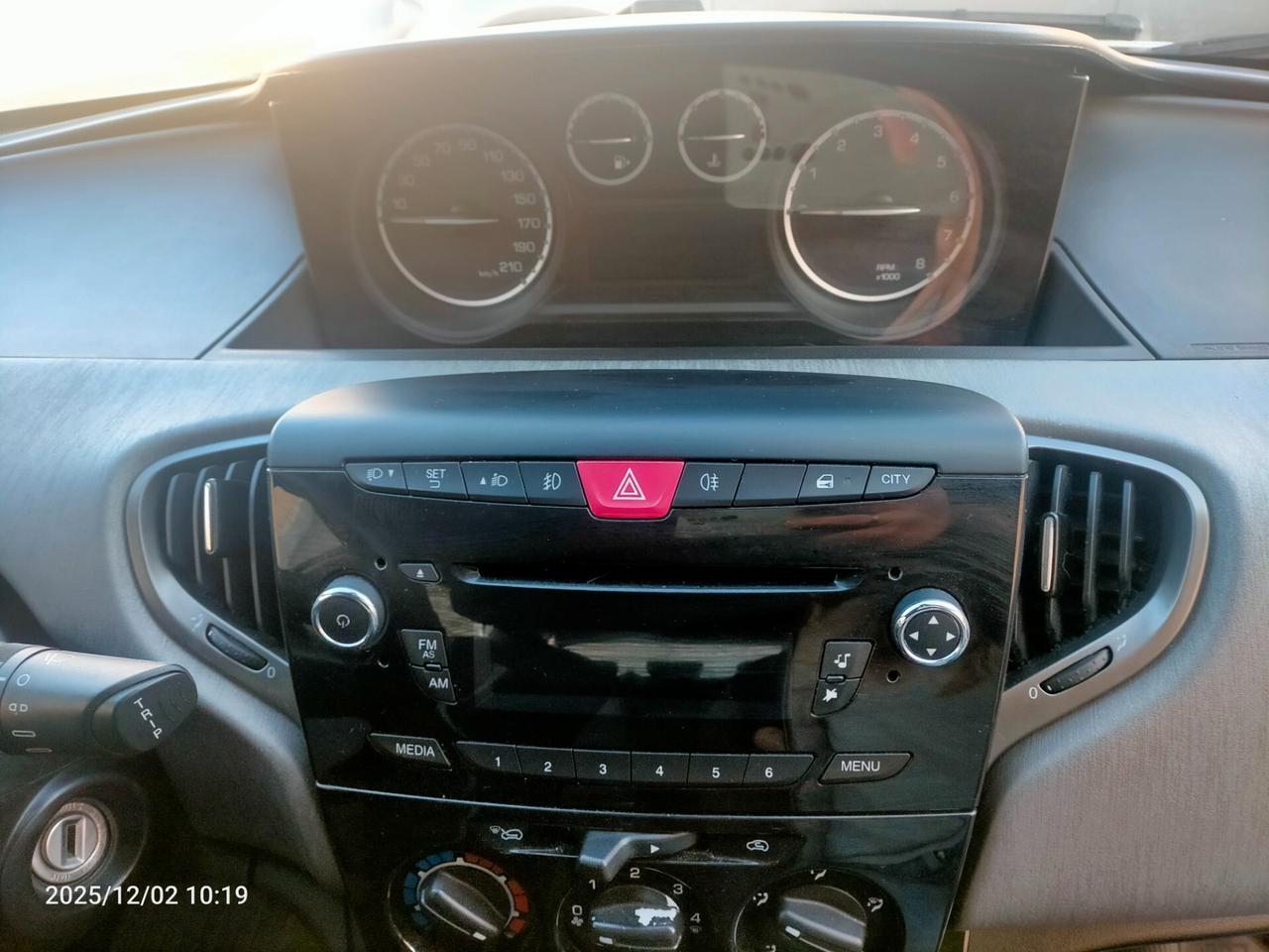 Lancia Ypsilon 1.2 69 CV 5 porte Silver