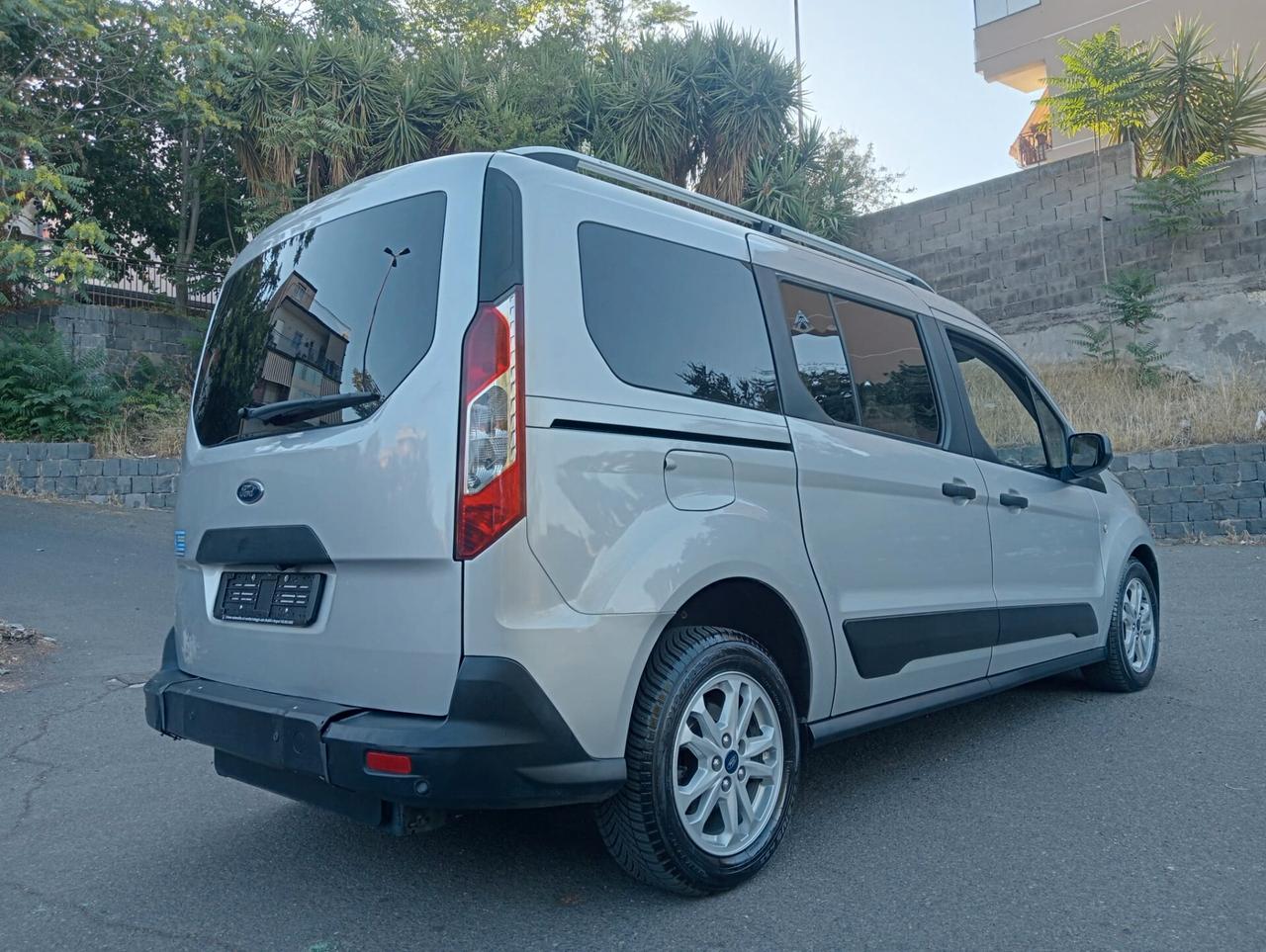 Ford Tourneo Connect Pianale ribassato con rampa disabili in carrozzina