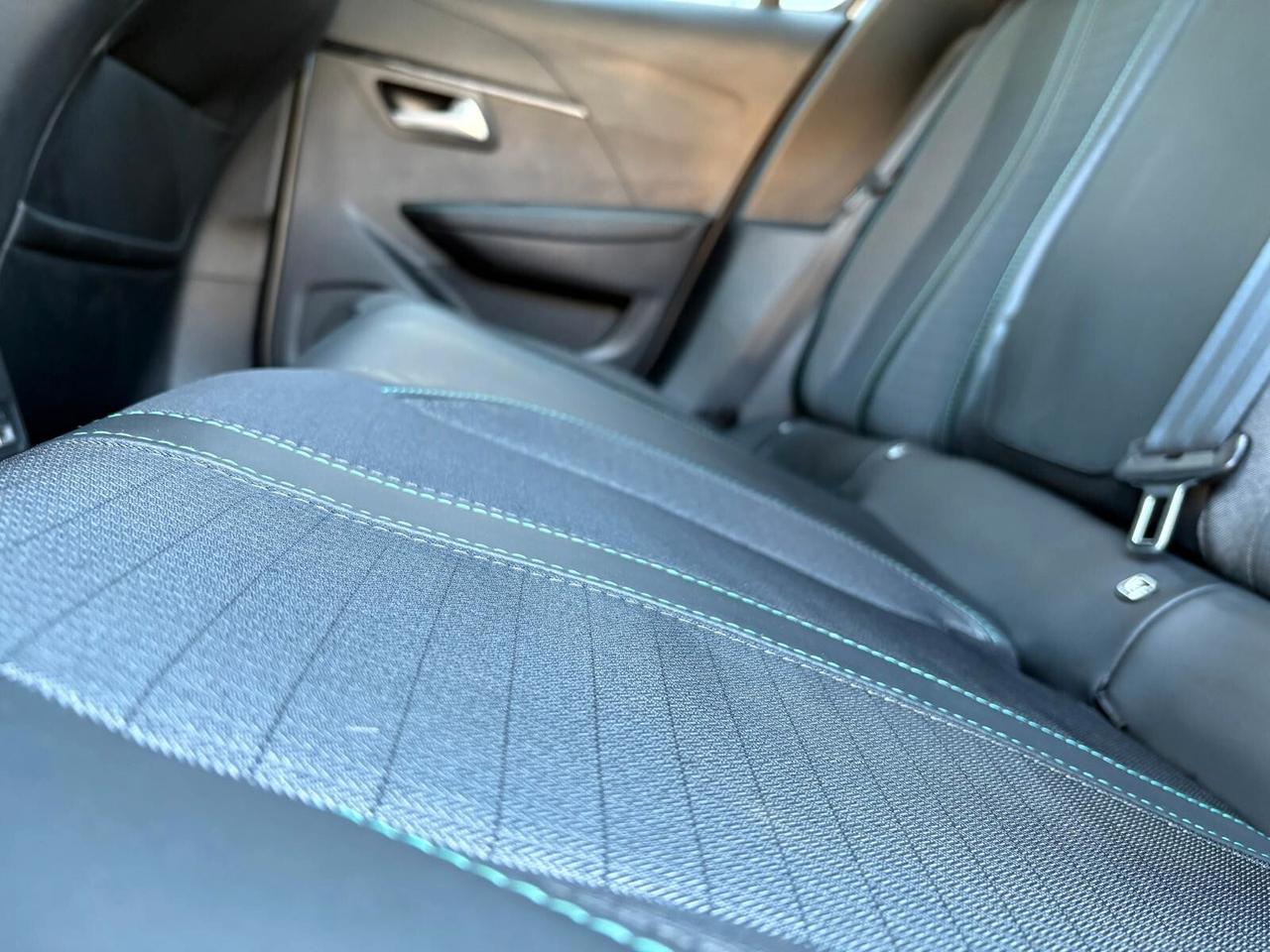 Peugeot 208 ALLURE PACK motore elettrico 136 cv SPOTICAR