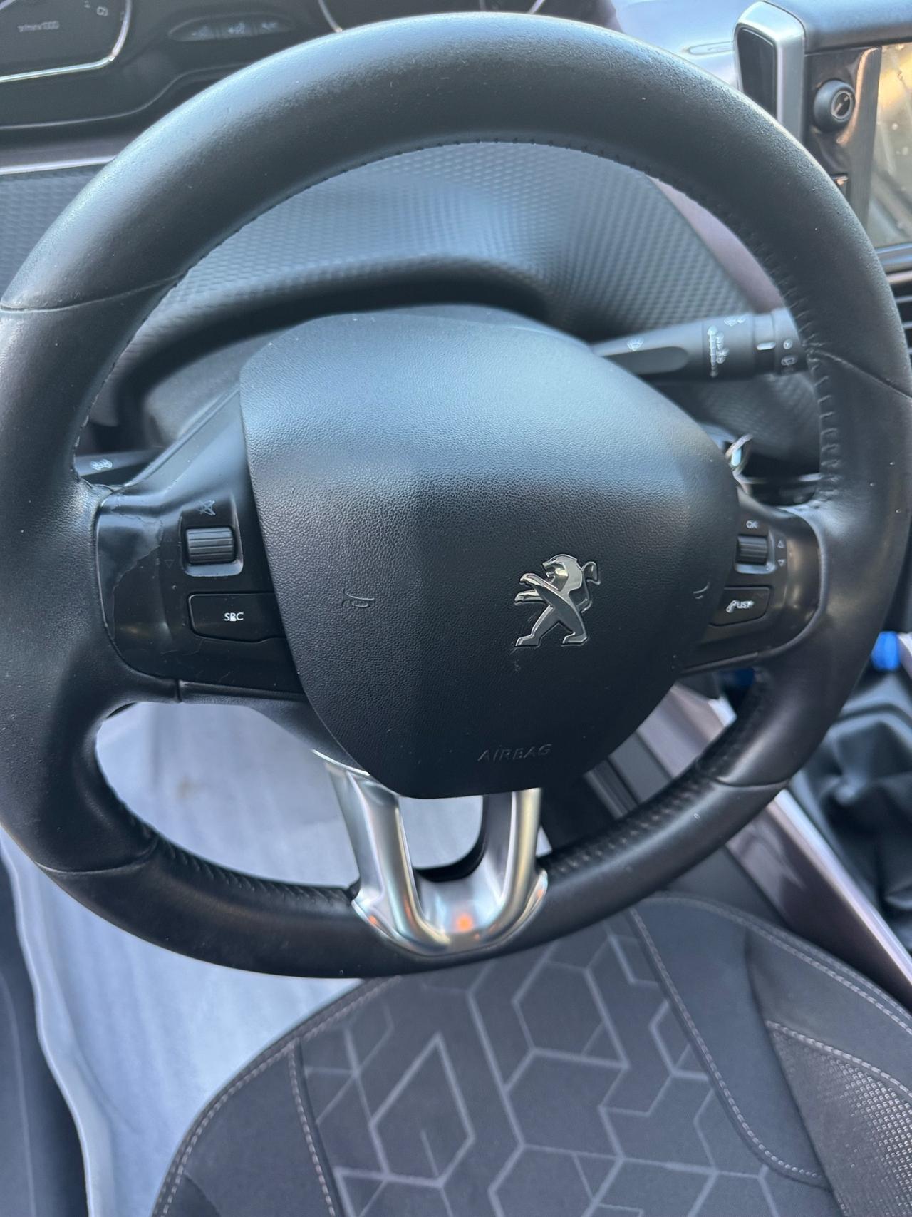 Peugeot 2008 1.6 e-HDi 92 CV neopatentati