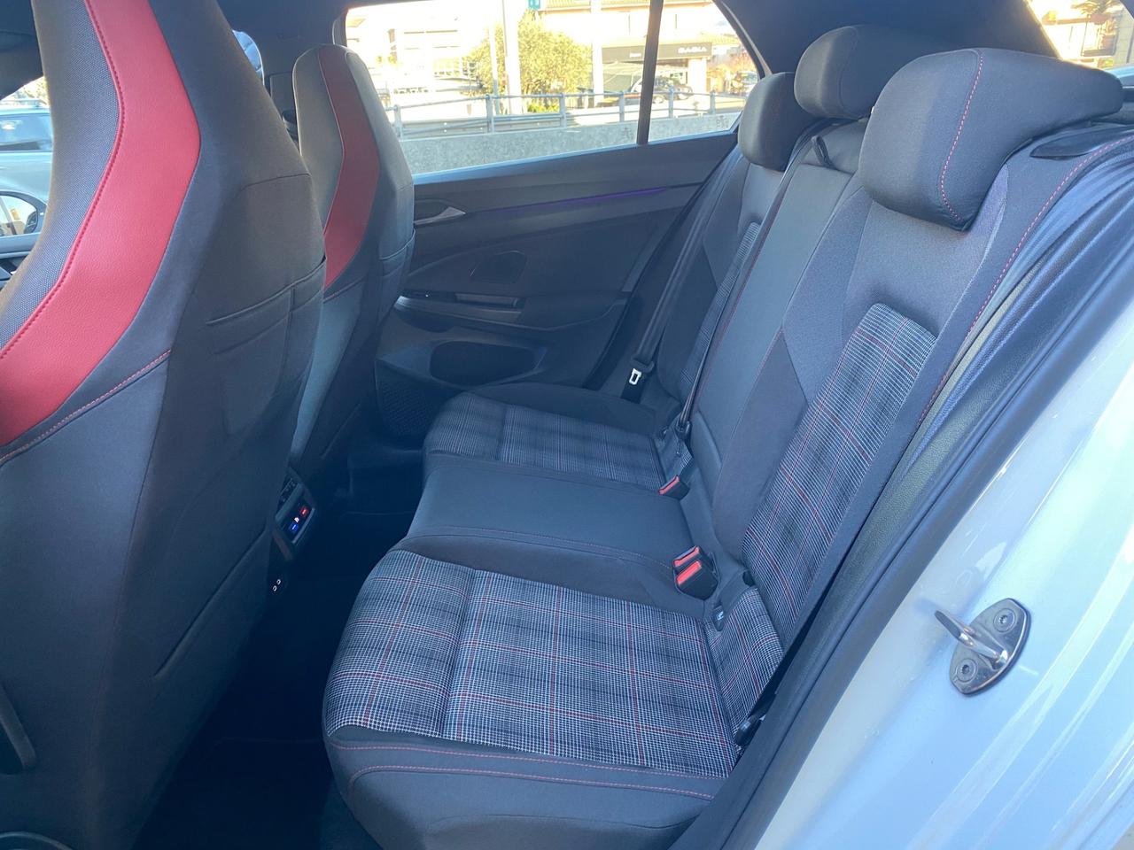 Volkswagen Golf GTI 2.0 TSI DSG 19” IQ-LIGHT Fendinebbia