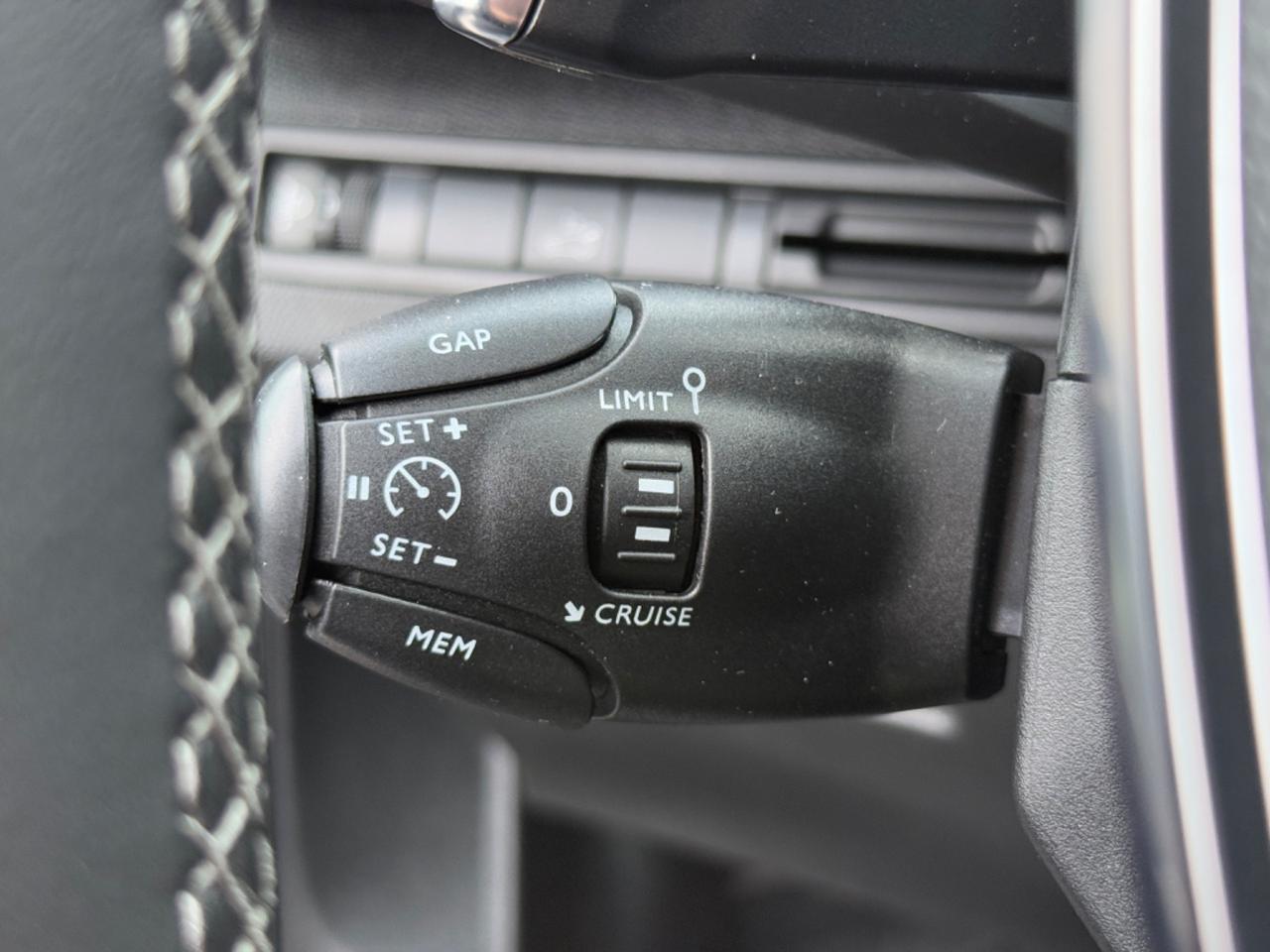 Peugeot 3008 1.5 Allure NAVI, RETROCAMERA, EURO 6!