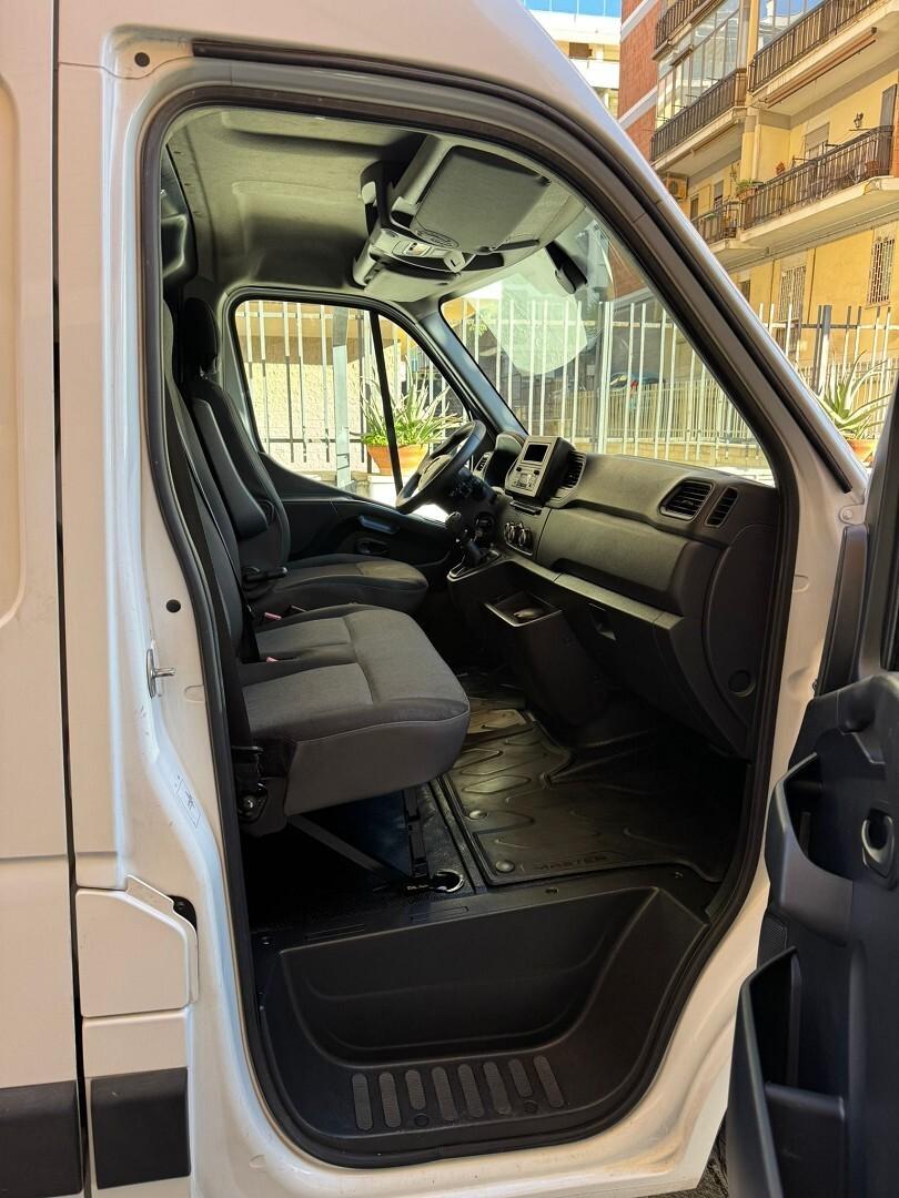 RENAULT Master T35 2.3 dCi 135CV PM-TM