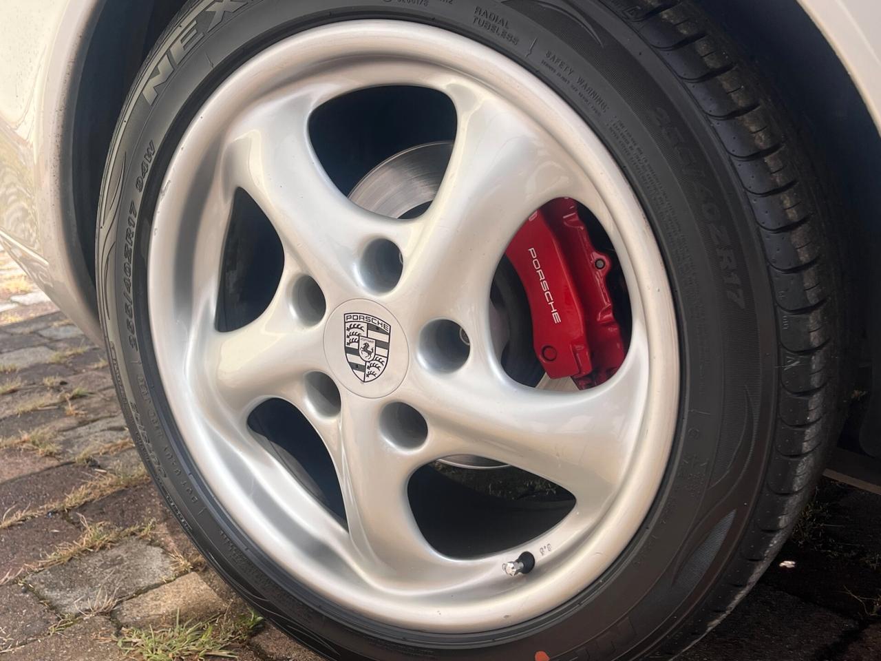 Porsche Boxster 2.5i 24V cat