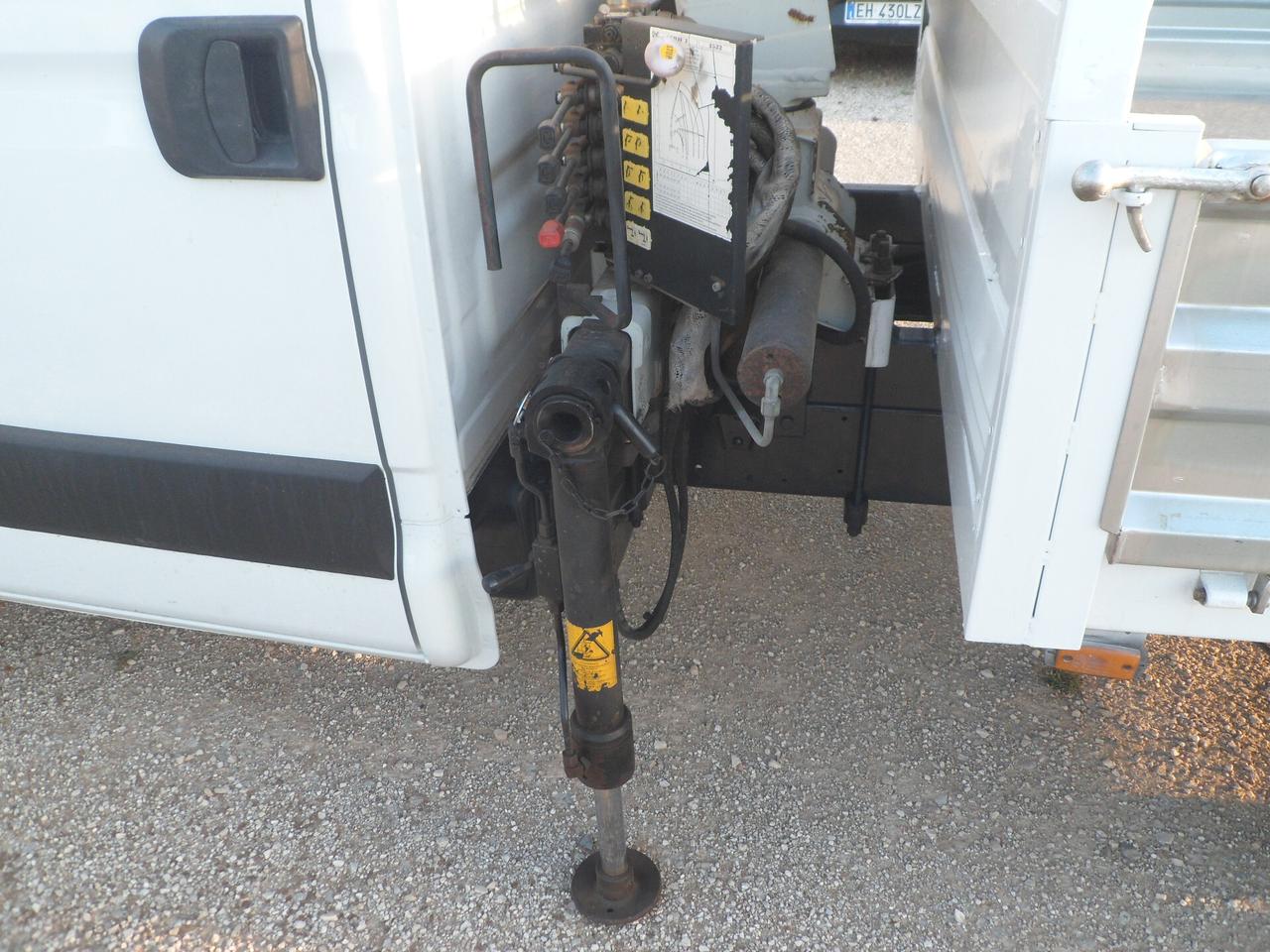 Iveco Daily 35c18 doppia cabina cassone con gru
