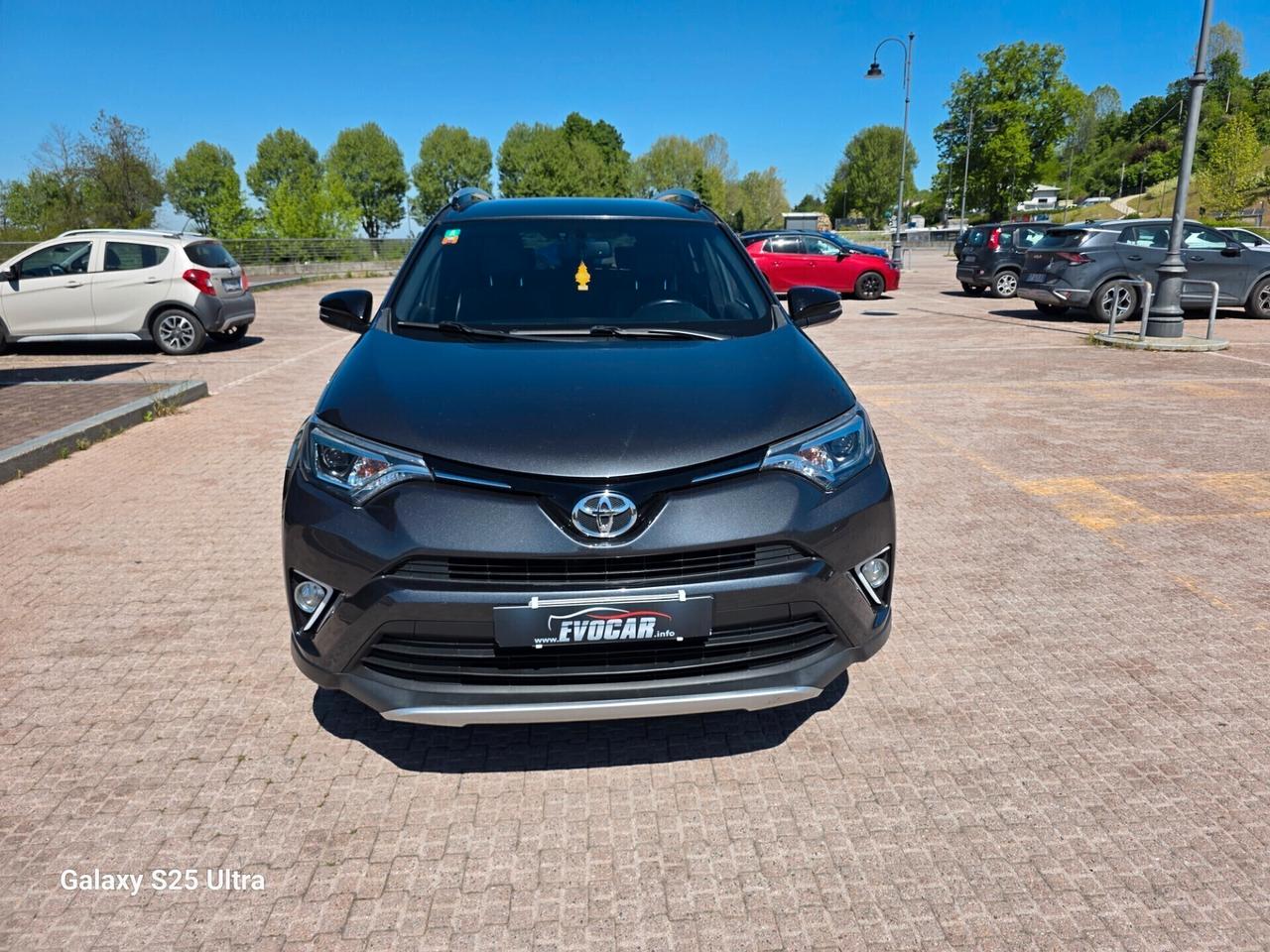 toyota rav4 2.0 D-4D valutiamo usato