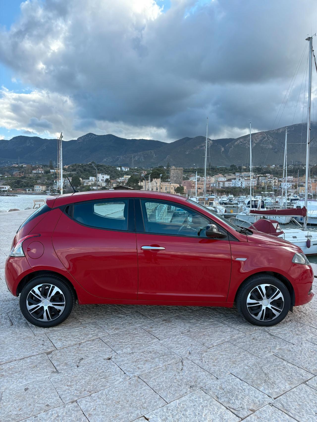 Lancia Ypsilon 1.0 FireFly 5 porte S&S Hybrid