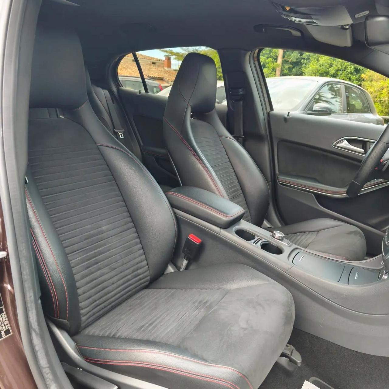 Mercedes-benz GLA 200 4matic PREMIUM AMG NIGHTPACK KM CERTIFICATI
