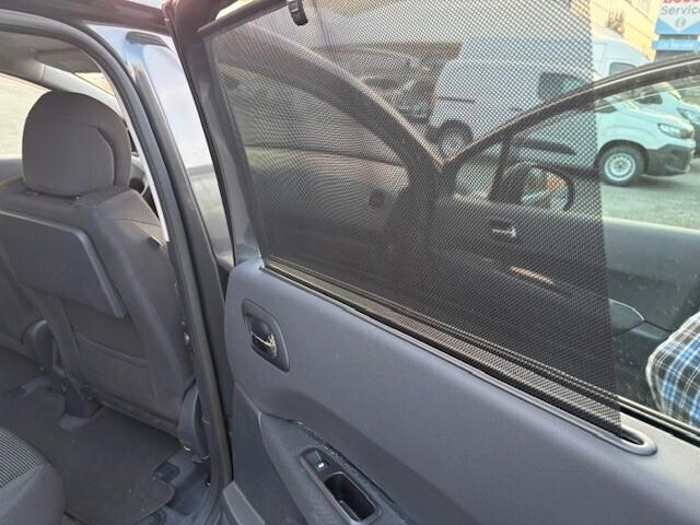 Peugeot 5008 1.6 HDi 115CV Active