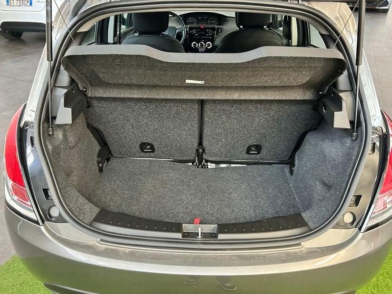 Lancia Ypsilon 1.0 FireFly 70cv Hybrid Silver