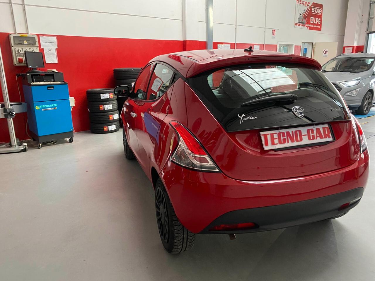 Lancia Ypsilon 1.0 FireFly 5 porte S&S Hybrid Ecochic Silver