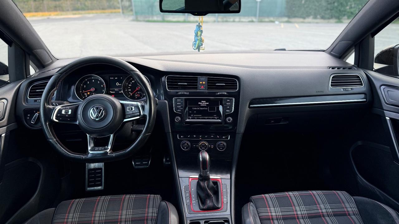Volkswagen Golf 7 GTI 2.0 DSG