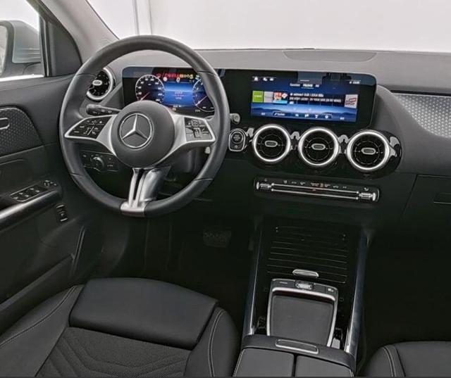 MERCEDES-BENZ GLA 180 Automatic Progressive Advanced