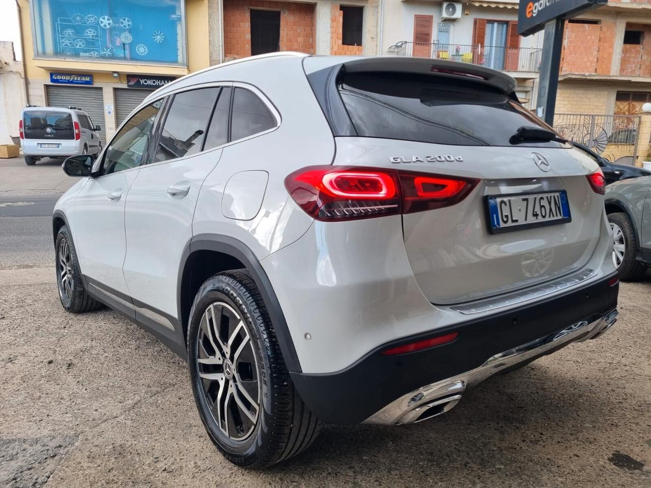 Mercedes-benz GLA 200 d TETTO APRIBILE Super Promo Estate 2025