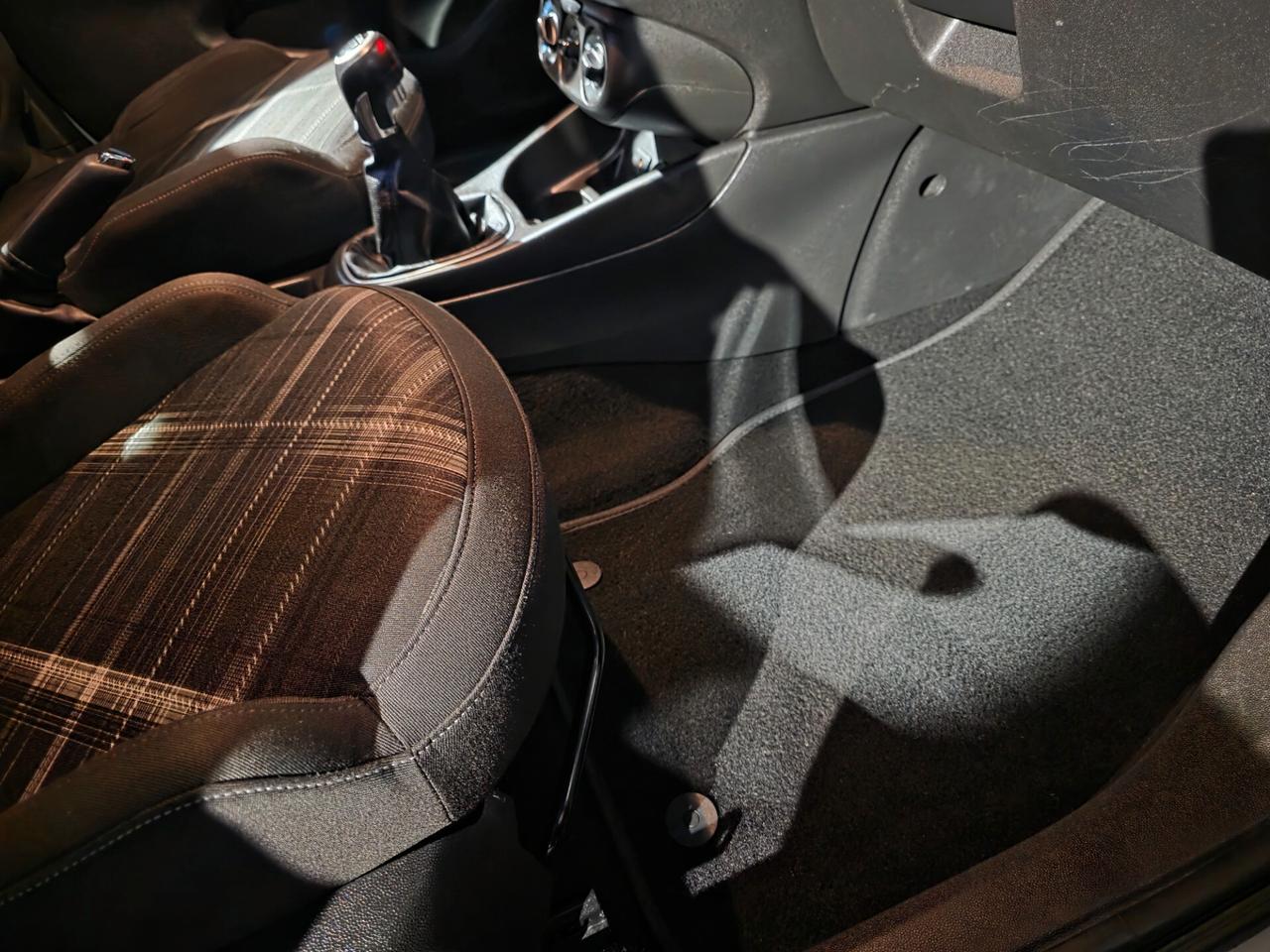 Opel Corsa 1.2 Coupé b-Color