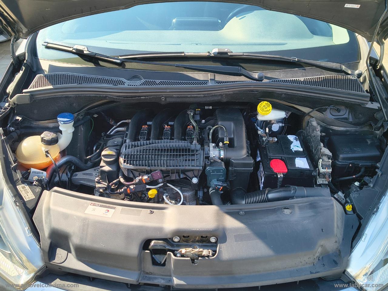 PEUGEOT 208 1.2 82 CV 5p. Allure