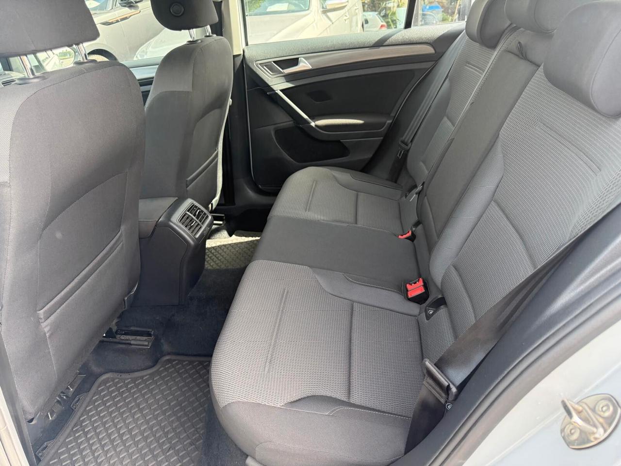 Volkswagen Golf 1.0 TSI 110 CV DSG 5p. Business BlueMotion Technology