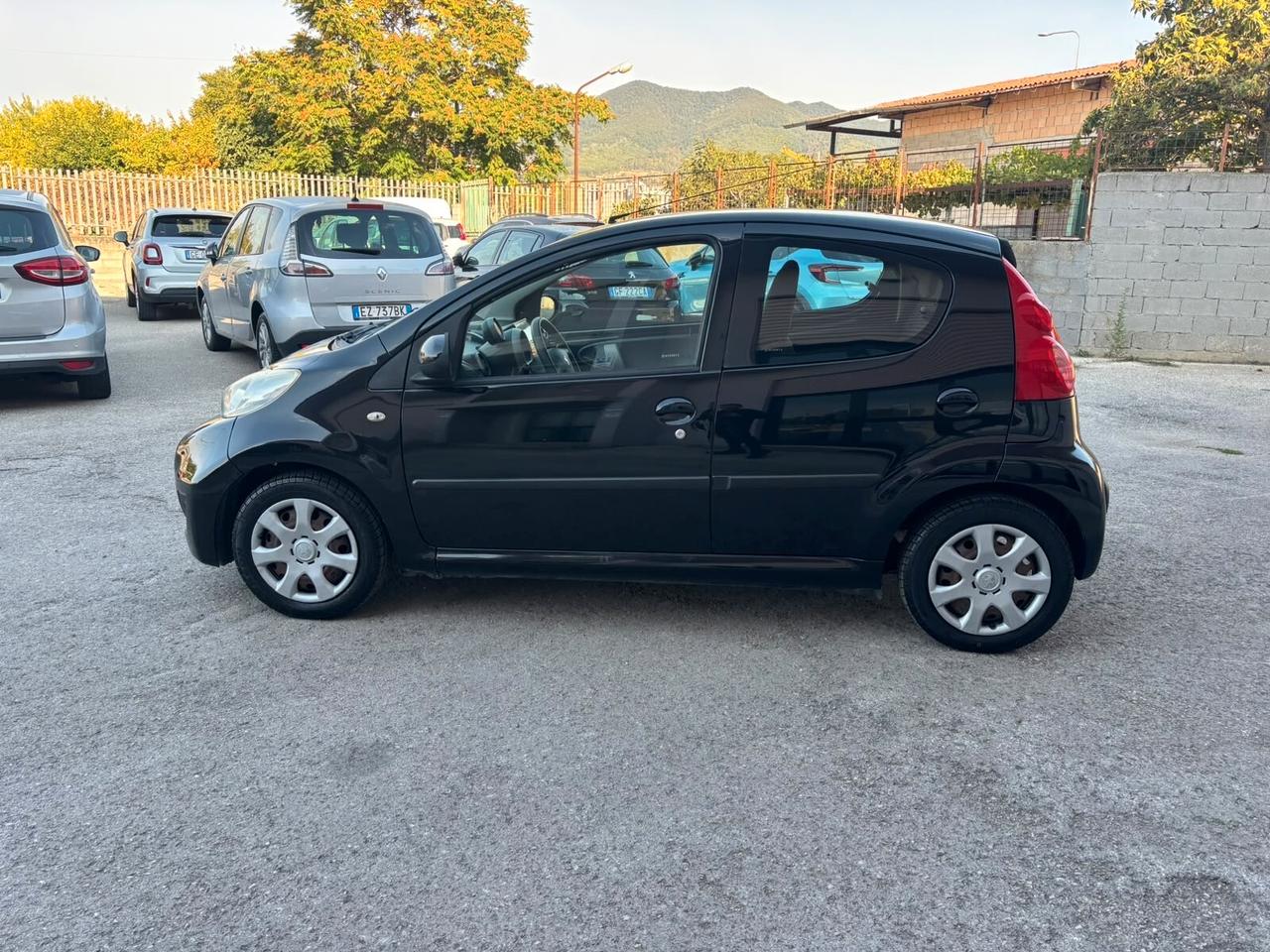 Peugeot 107 1.0 68CV 5p. Sweet Years automatica