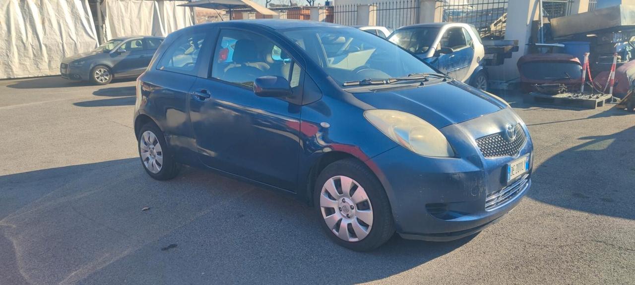 Toyota Yaris 1.0 3 porte Sol