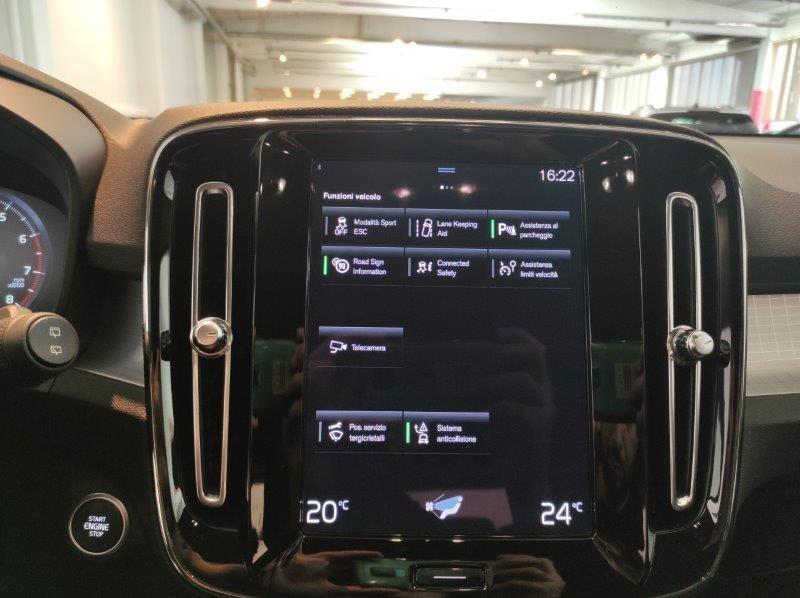 VOLVO XC40 (2017-->) - XC40 B4 AWD AUTOMATICO MOMENTUM