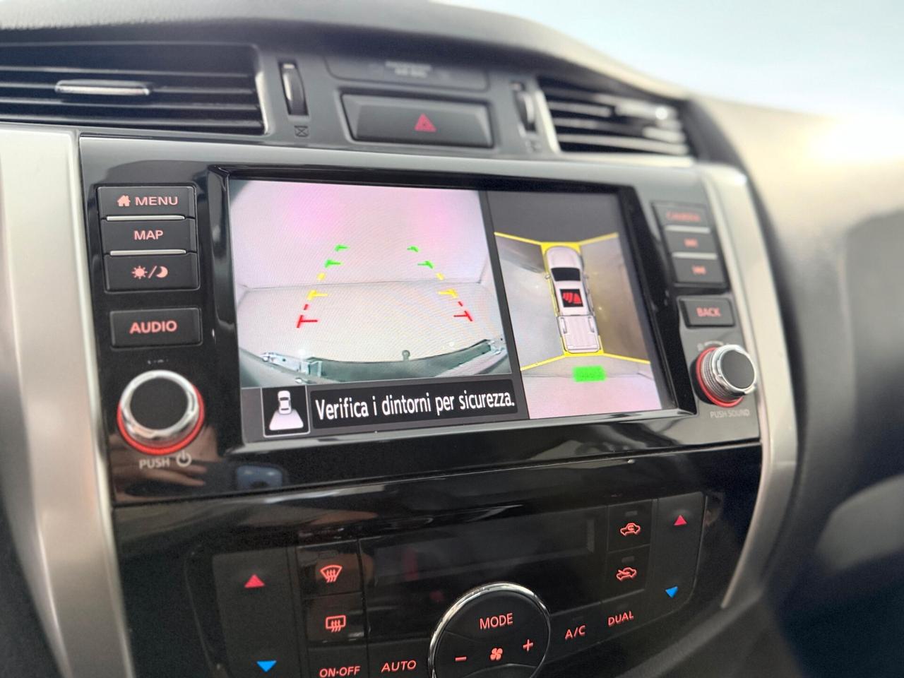 Nissan Navara DOPPIA CABINA GANCIO TRAINO AUTOMATICO